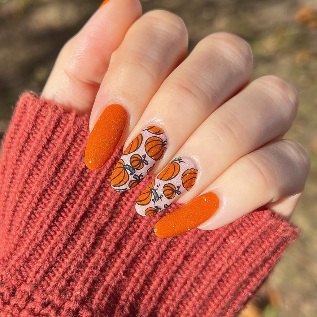 Pumpkin glitch nails