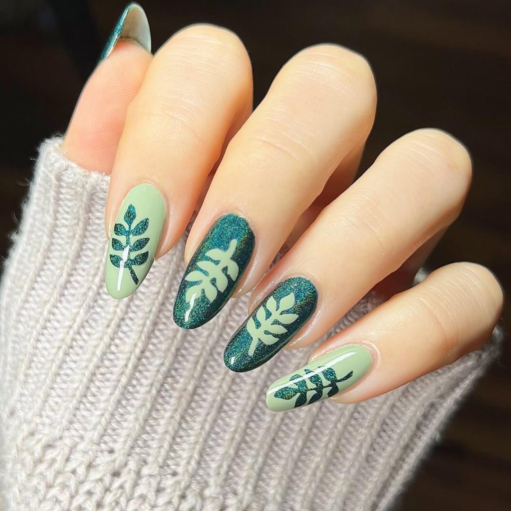 green fall nail ideas