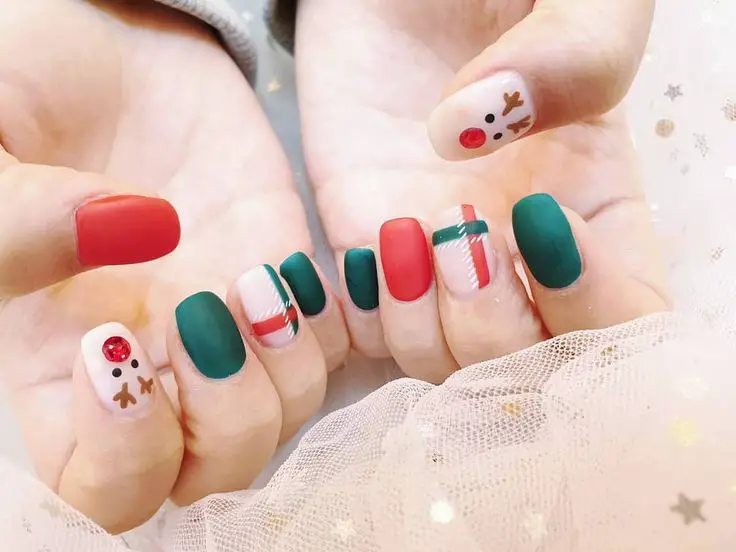 Christmas nail designs : snowman nails ideas