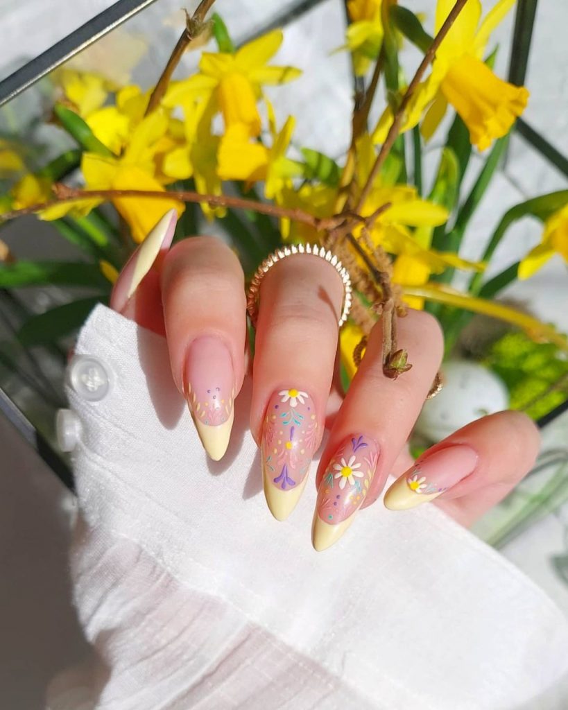 Floral nail design 