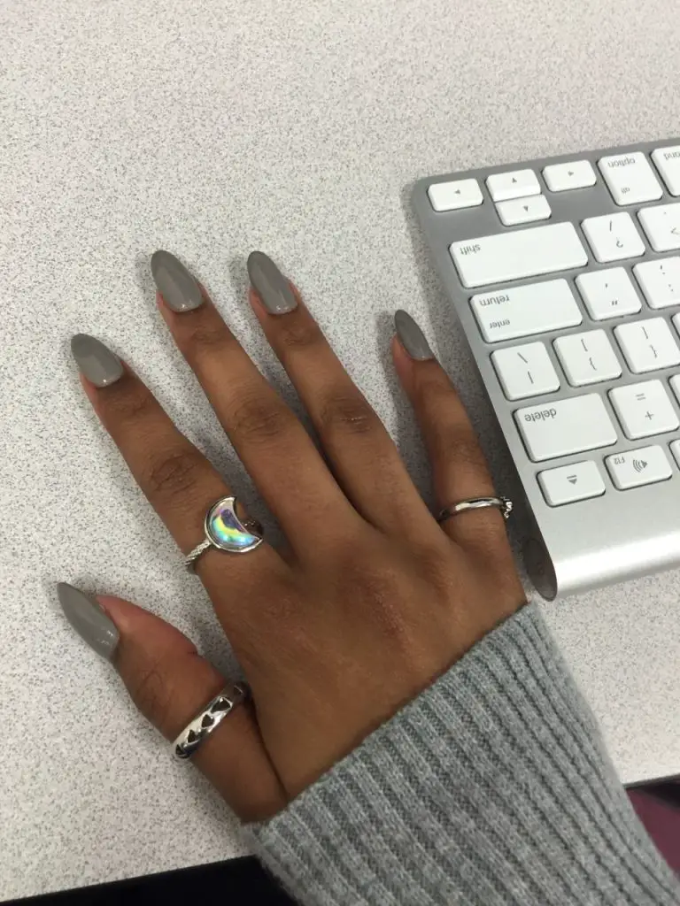 Gray nail color 