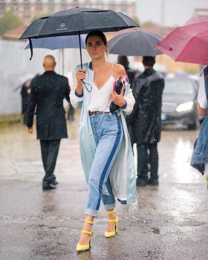 Trendy rainy day outfit 