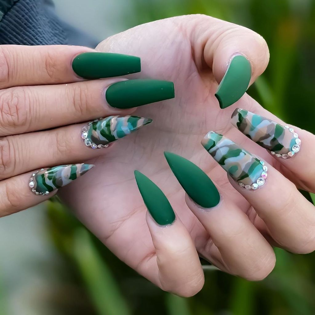 St. Patrick's Day Nail Art  | Bold green nails 