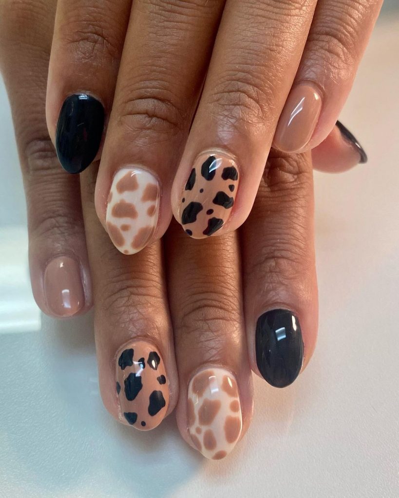 Animal print nails | brown nail polish