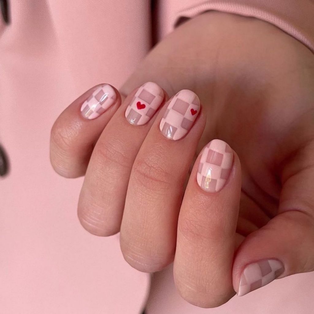 short nails designs with hearts