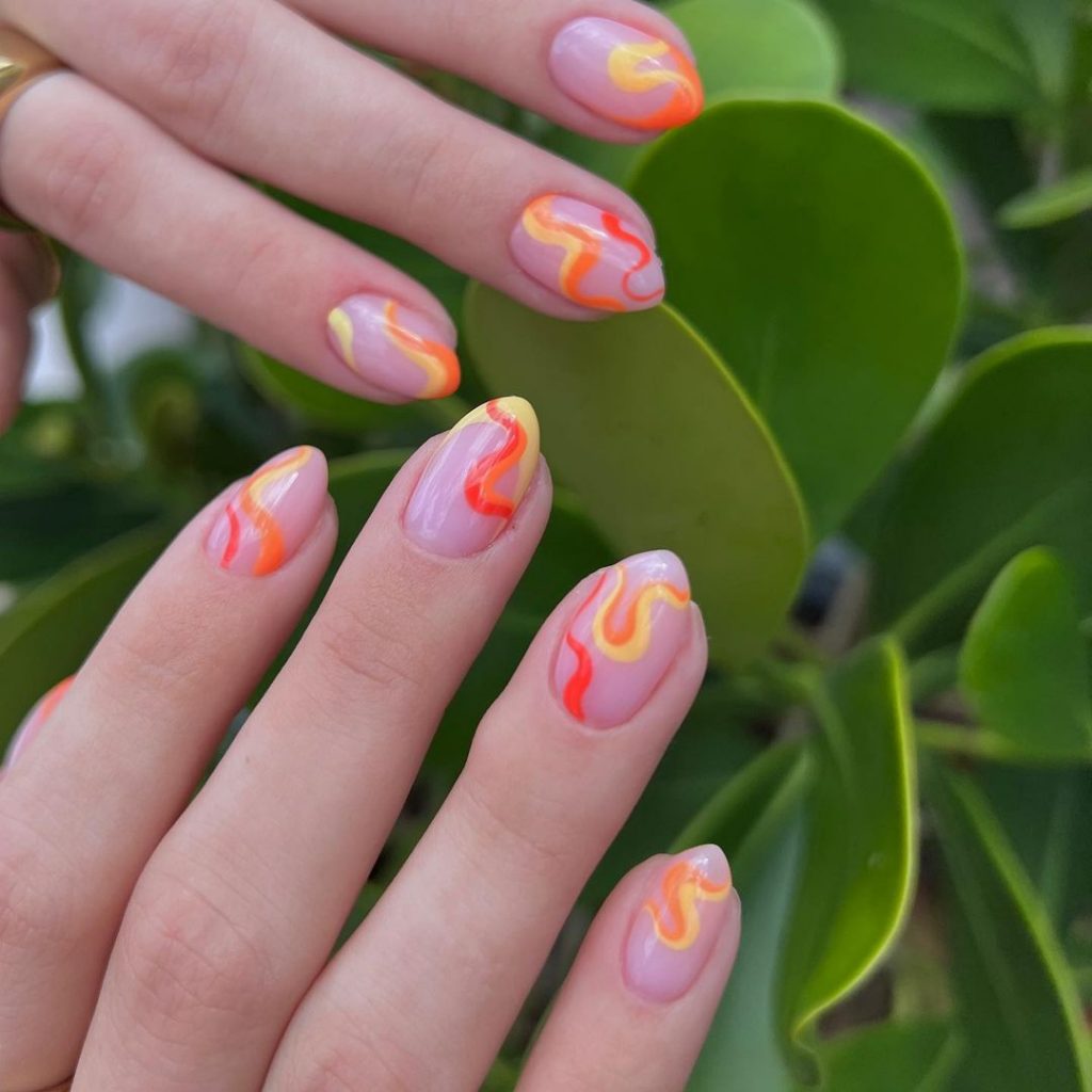 summer manicures in swirl