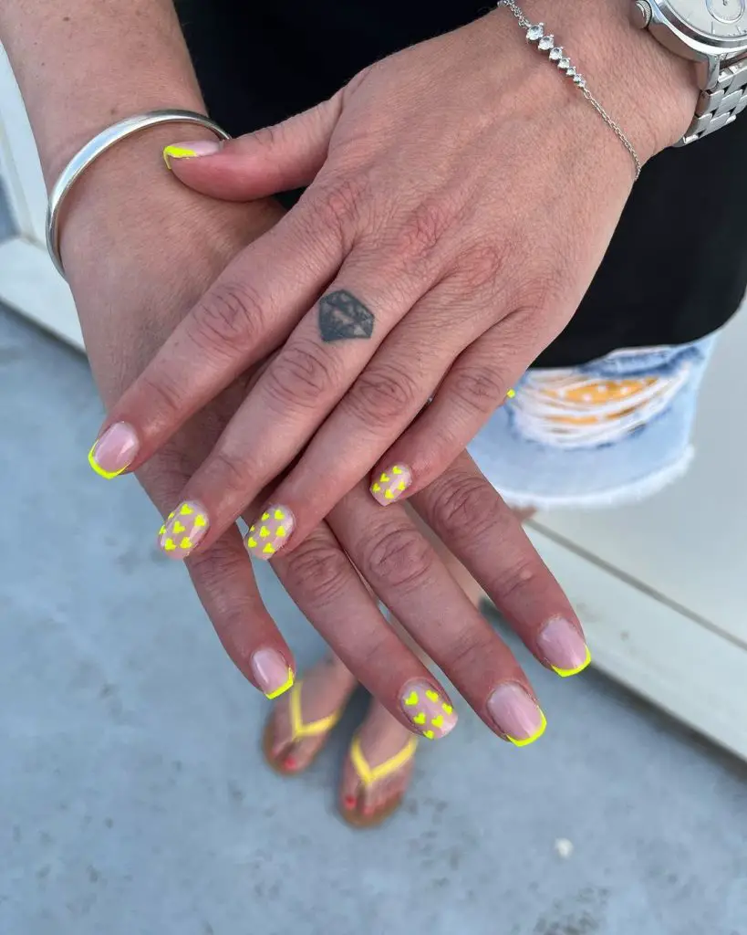 HEART YELLOW NAILS