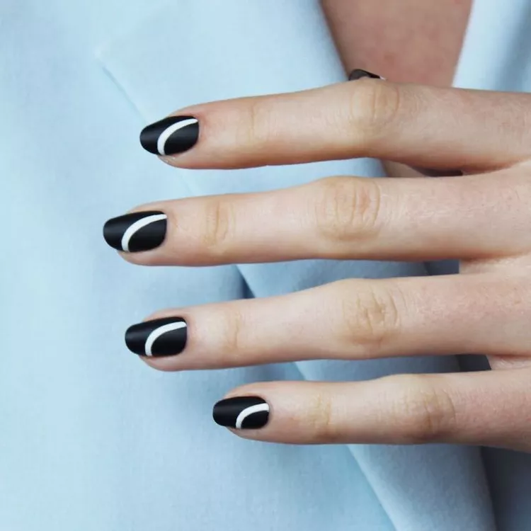 curve line nails black and white manicures