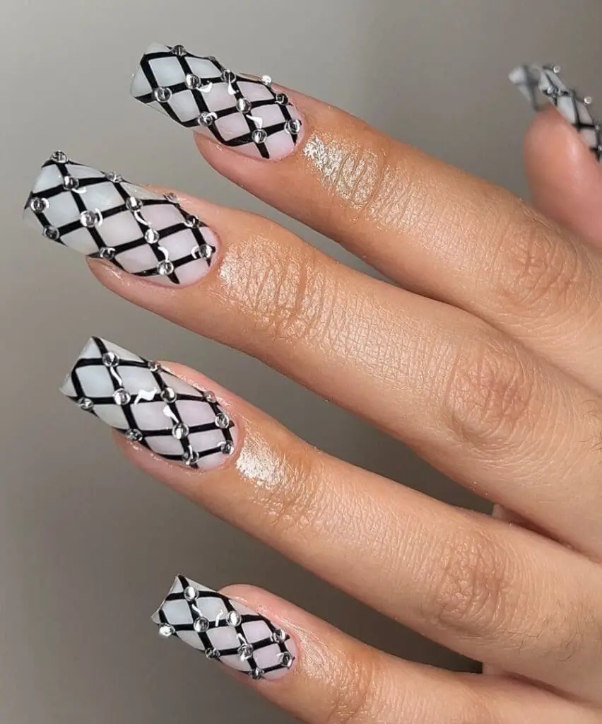 white and black nail designs} Plaid nails inspo