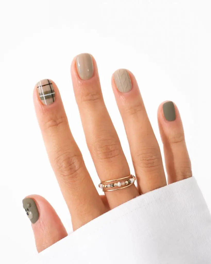 Simple textured nail inspirations for autumn 2023