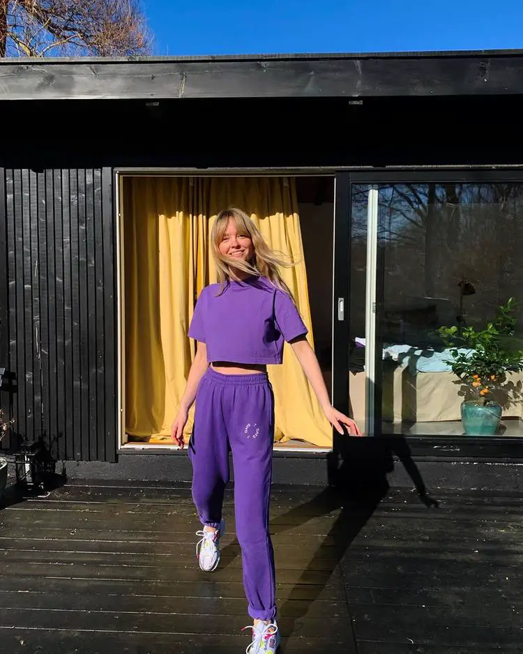 Monochrome outfit in purple| Match Cropped Tee and sweatpants