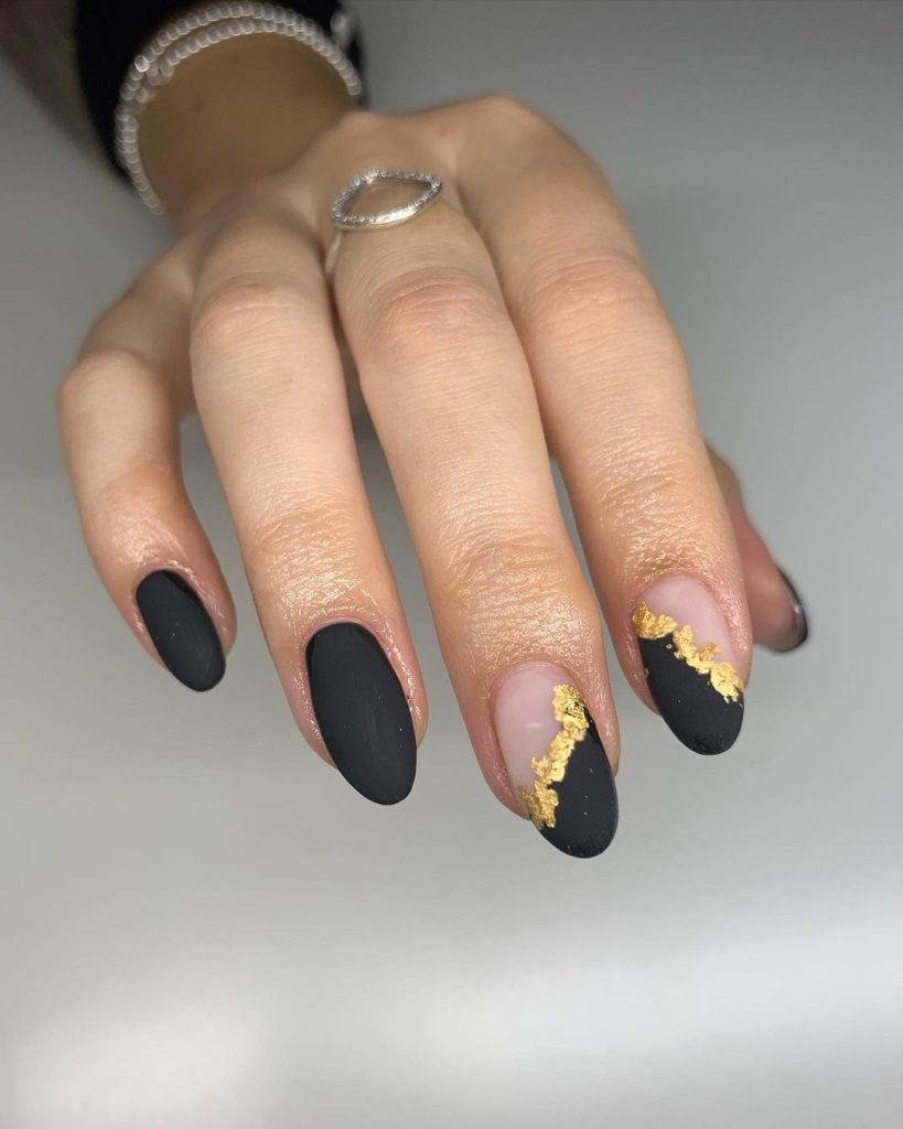 Black gold nail ideas 