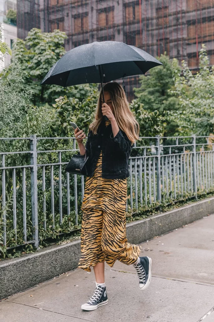 Casual fit with umbrella for rainy day 