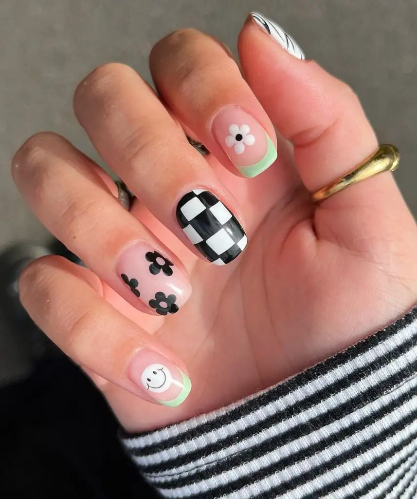 August nail ideas| White and black checkered nails 