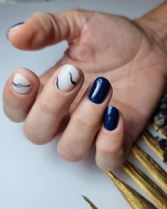 blue nails winter manicures