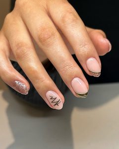 chrome short  wintery nail ideas