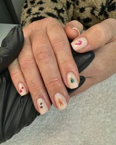 cute wintery nail designs