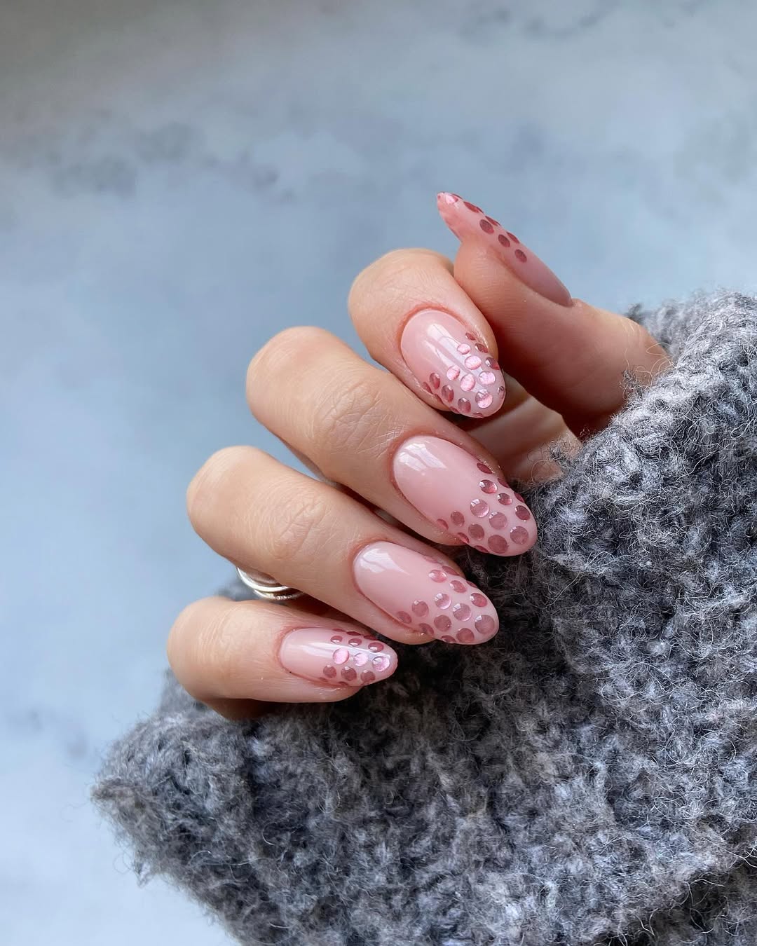 chrome bubbles pink nails