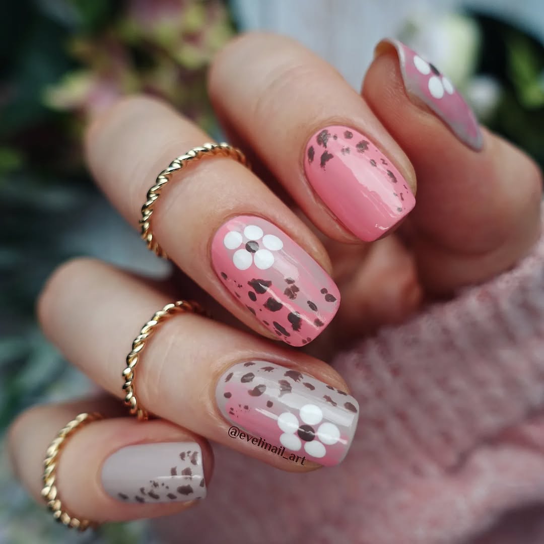 Spring pink nail ideas with flowers