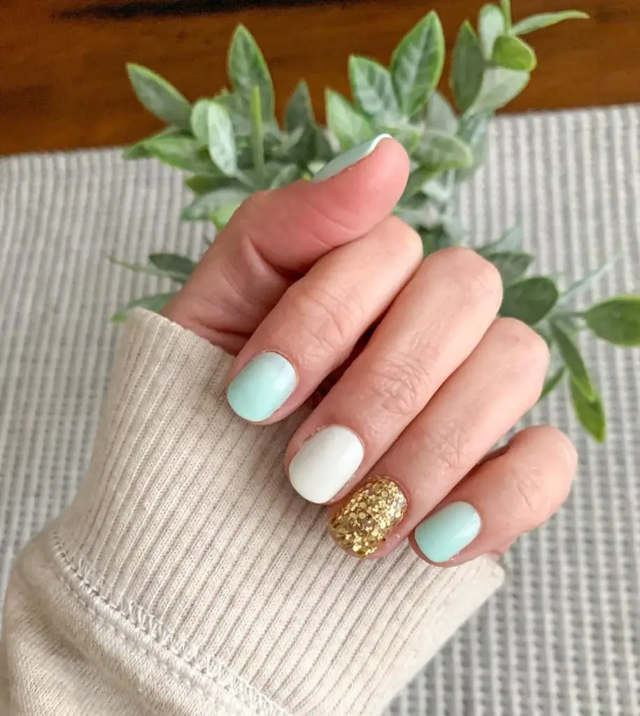 spring manicures with mint nail design