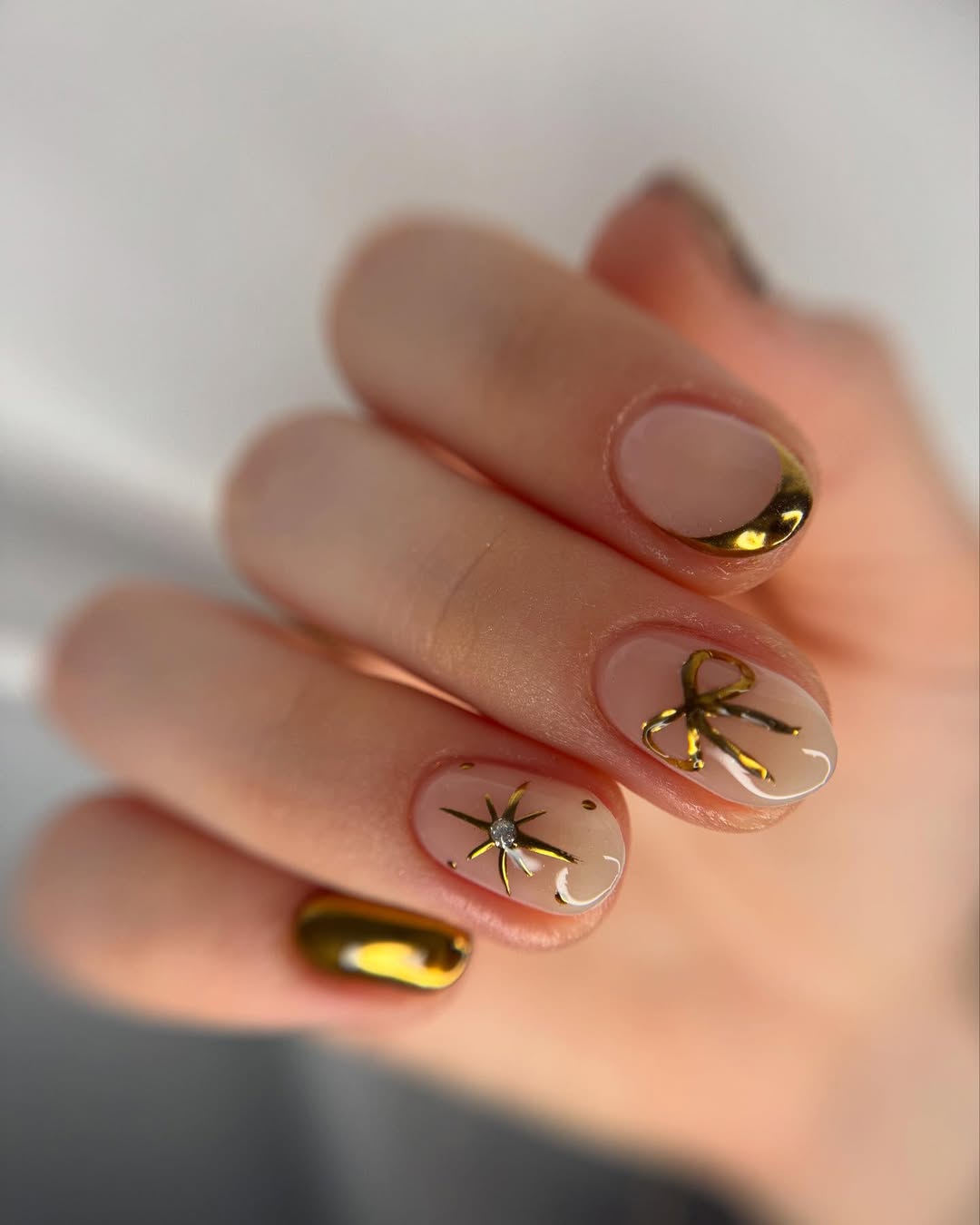 glam gold bow nails