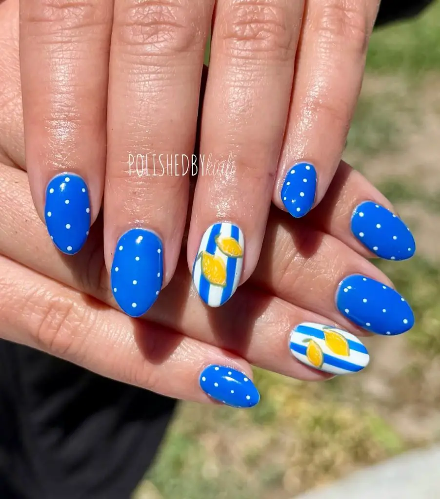 summer blue nails 