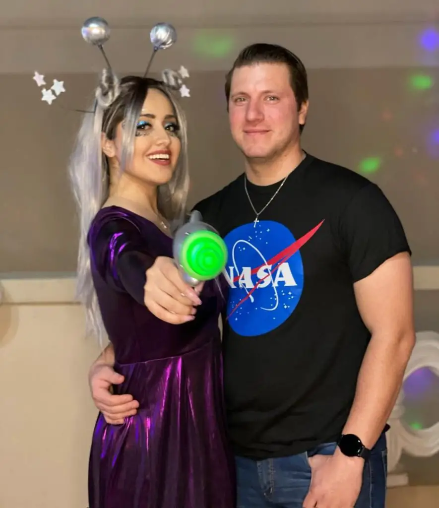 couples halloween alien and astrounot