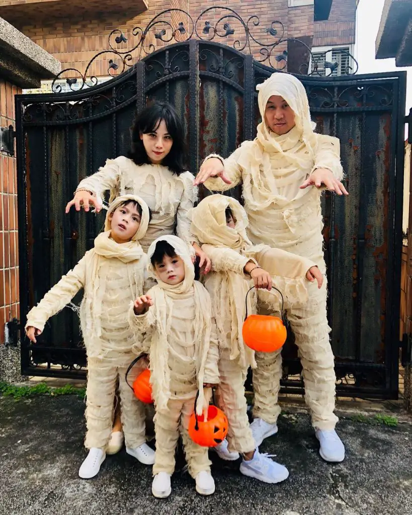 Mummy family halloween costume