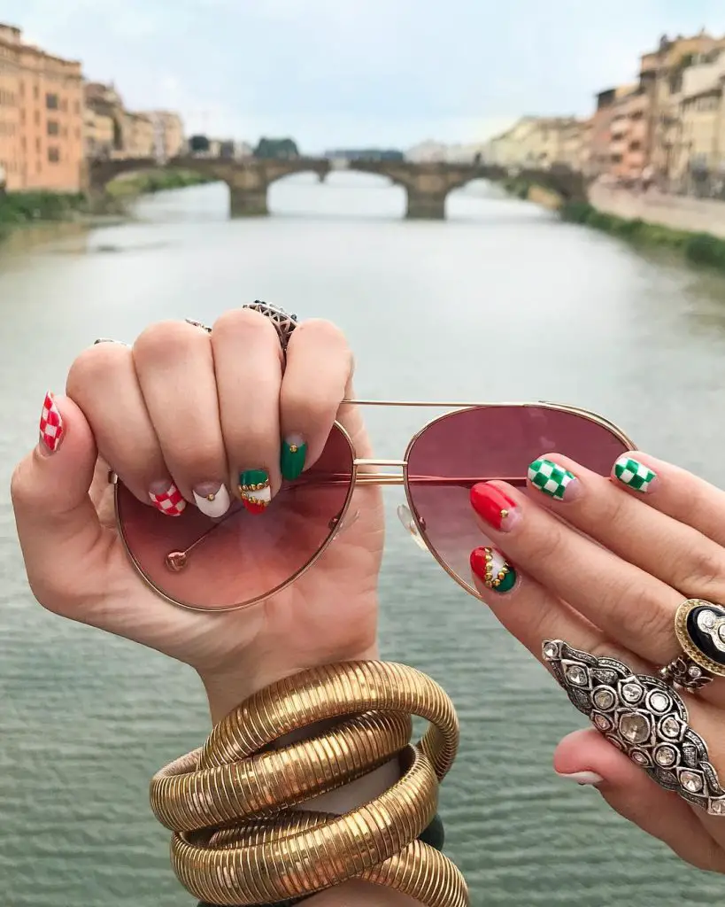 italian flag accent nails