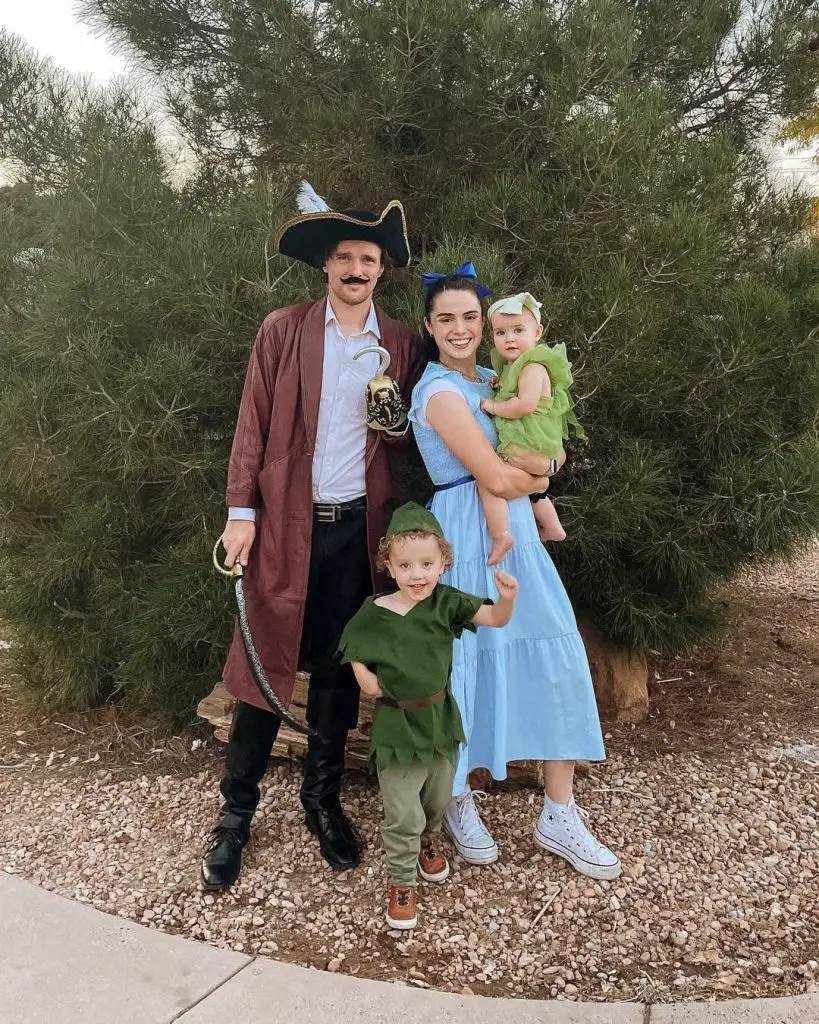 captai hook, wendi , peter pan and tinker bell halloween amily