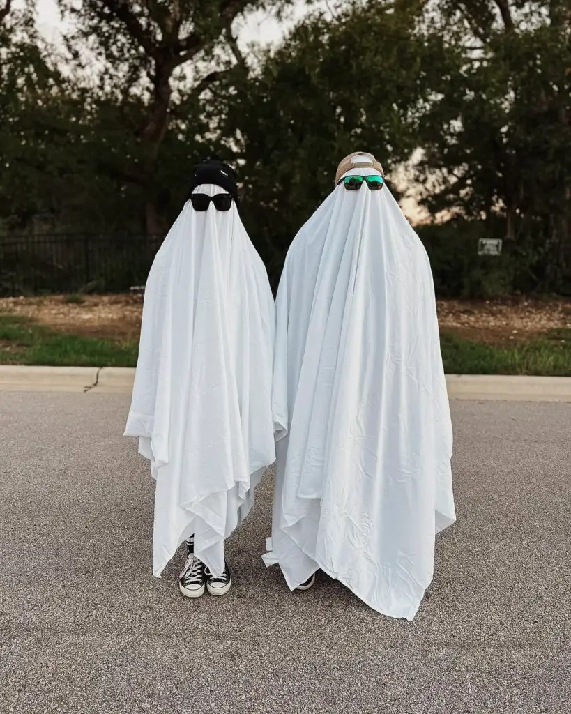 Boo ghost halloween costumes for couples