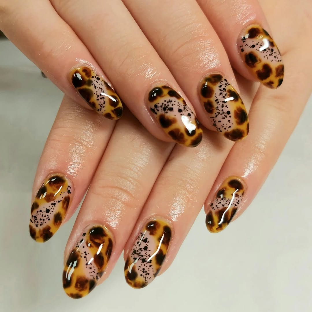 Abstract Tortie nail ideas
