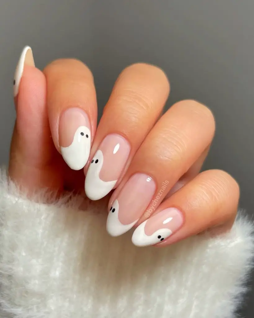 Cute & spooky Halloween nail art inspo 