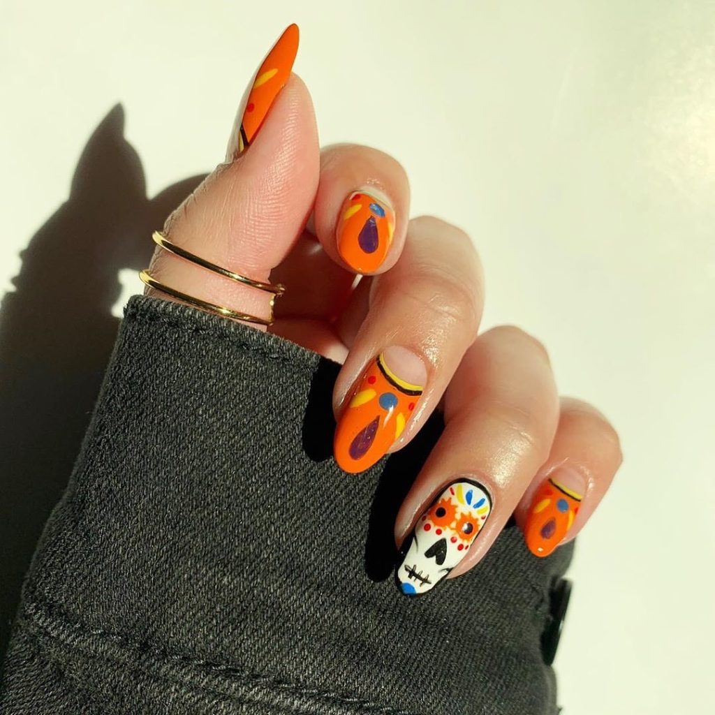 Día de los Muertos nail art designs