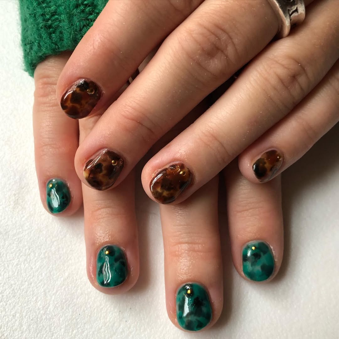 tortoise and green nail ideas for perfect autumn mani