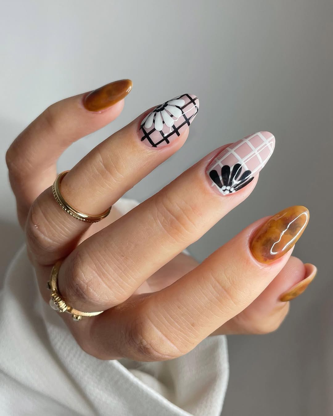 𝗙𝗟𝗢𝗪𝗘𝗥𝗦 & 𝗧𝗢𝗥𝗧𝗜𝗘𝗦 NAILS