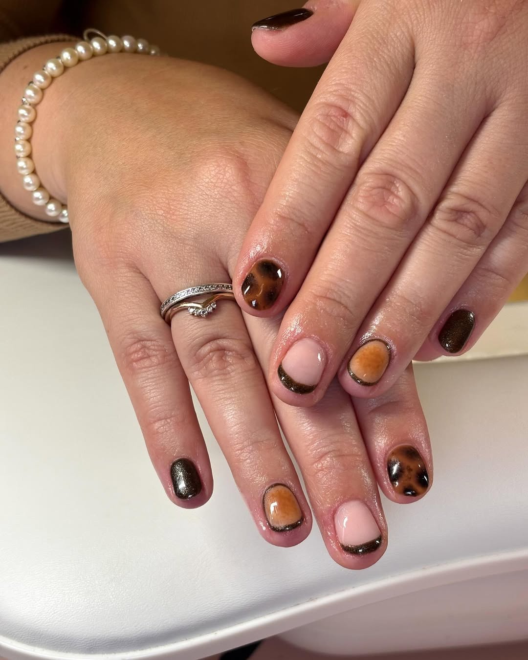 tortoise nails inspo for autumn 2025